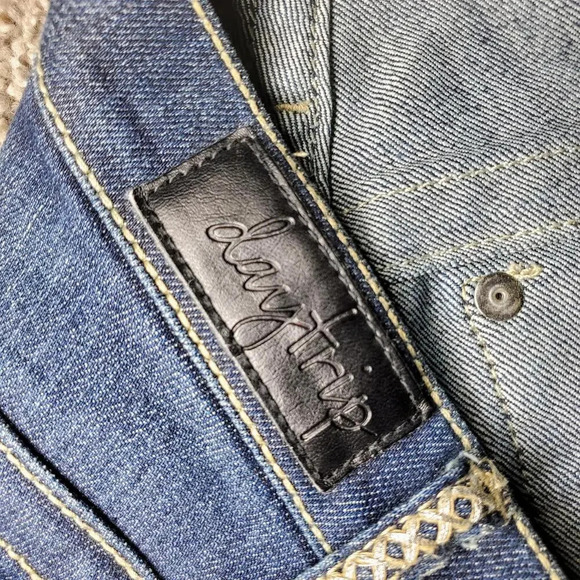 daytrip Leo Bootcut Dark Wash Faded Low Rise Studded Women's Jeans Size 25L - Picture 3 of 14